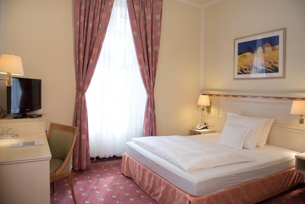Parkhotel Bad Homburg บาดฮอมบูร์ก ฟอร์ แดร์เฮอเฮอ ภายนอก รูปภาพ