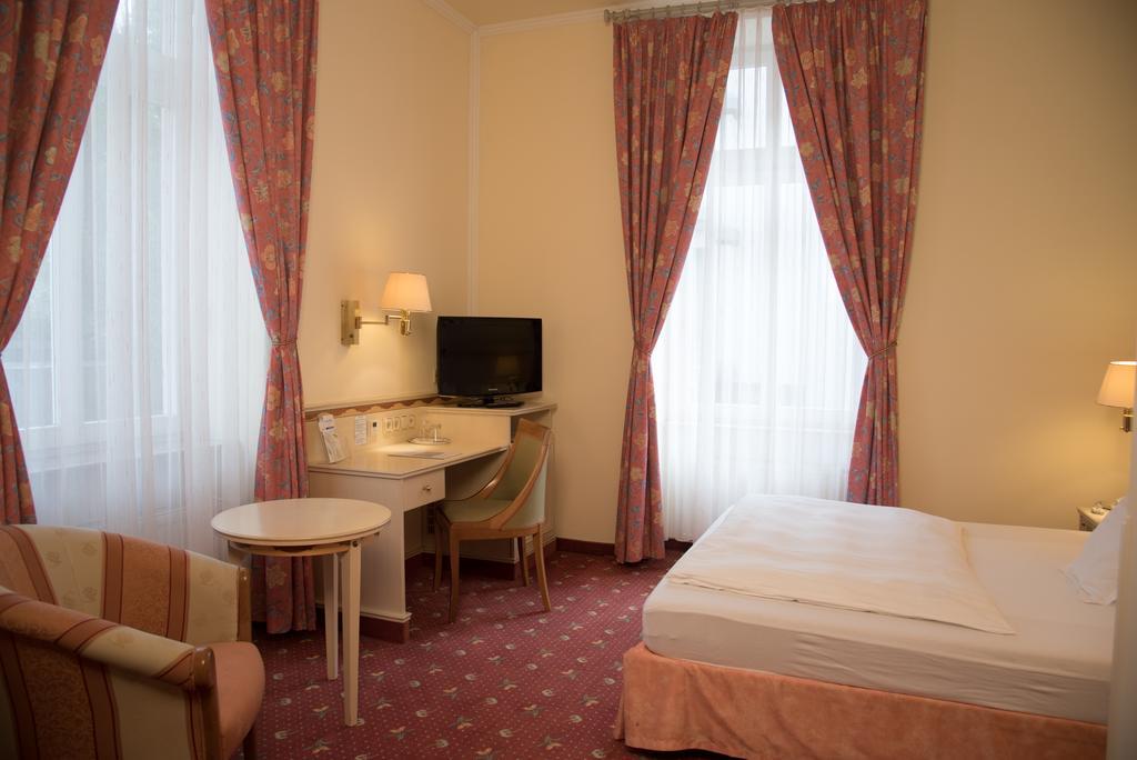 Parkhotel Bad Homburg บาดฮอมบูร์ก ฟอร์ แดร์เฮอเฮอ ภายนอก รูปภาพ