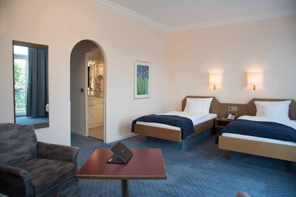 Parkhotel Bad Homburg บาดฮอมบูร์ก ฟอร์ แดร์เฮอเฮอ ภายนอก รูปภาพ
